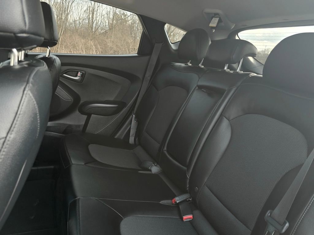 Used 2015 Hyundai Tucson GLS w/ Option Group 02 FWD image 23