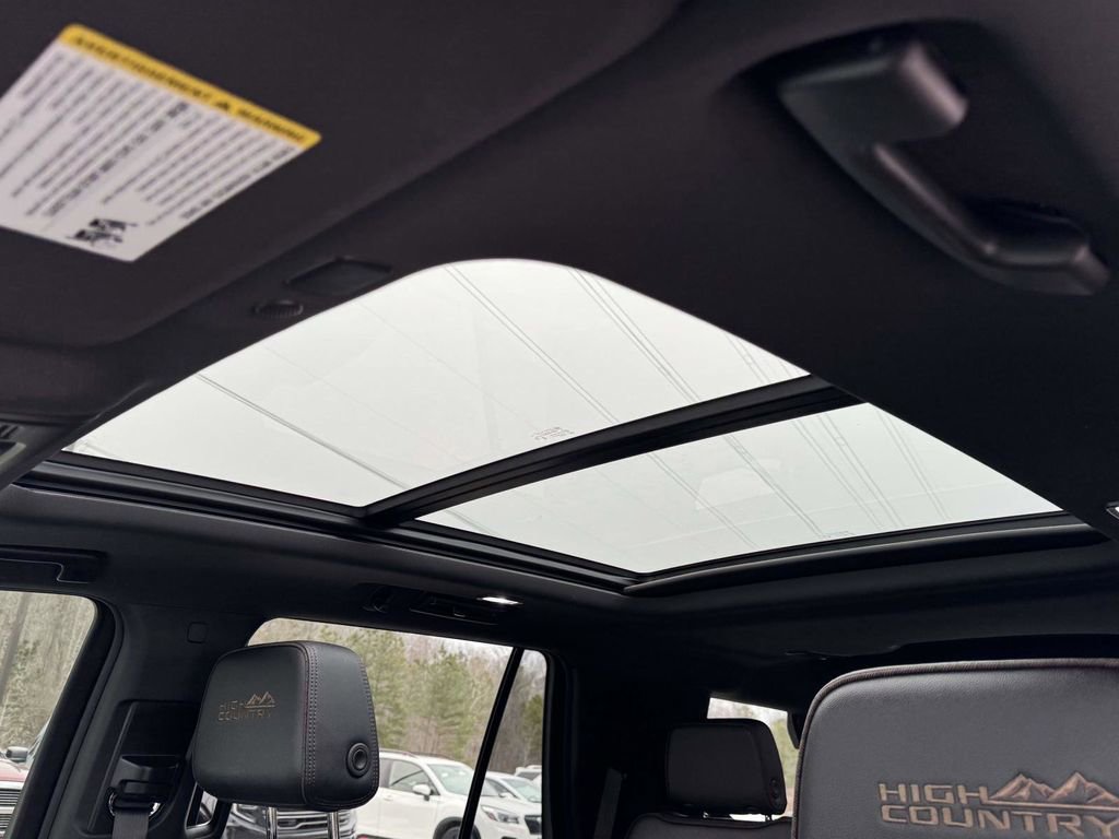 Used 2024 Chevrolet Tahoe High Country AWD/4WD image 23