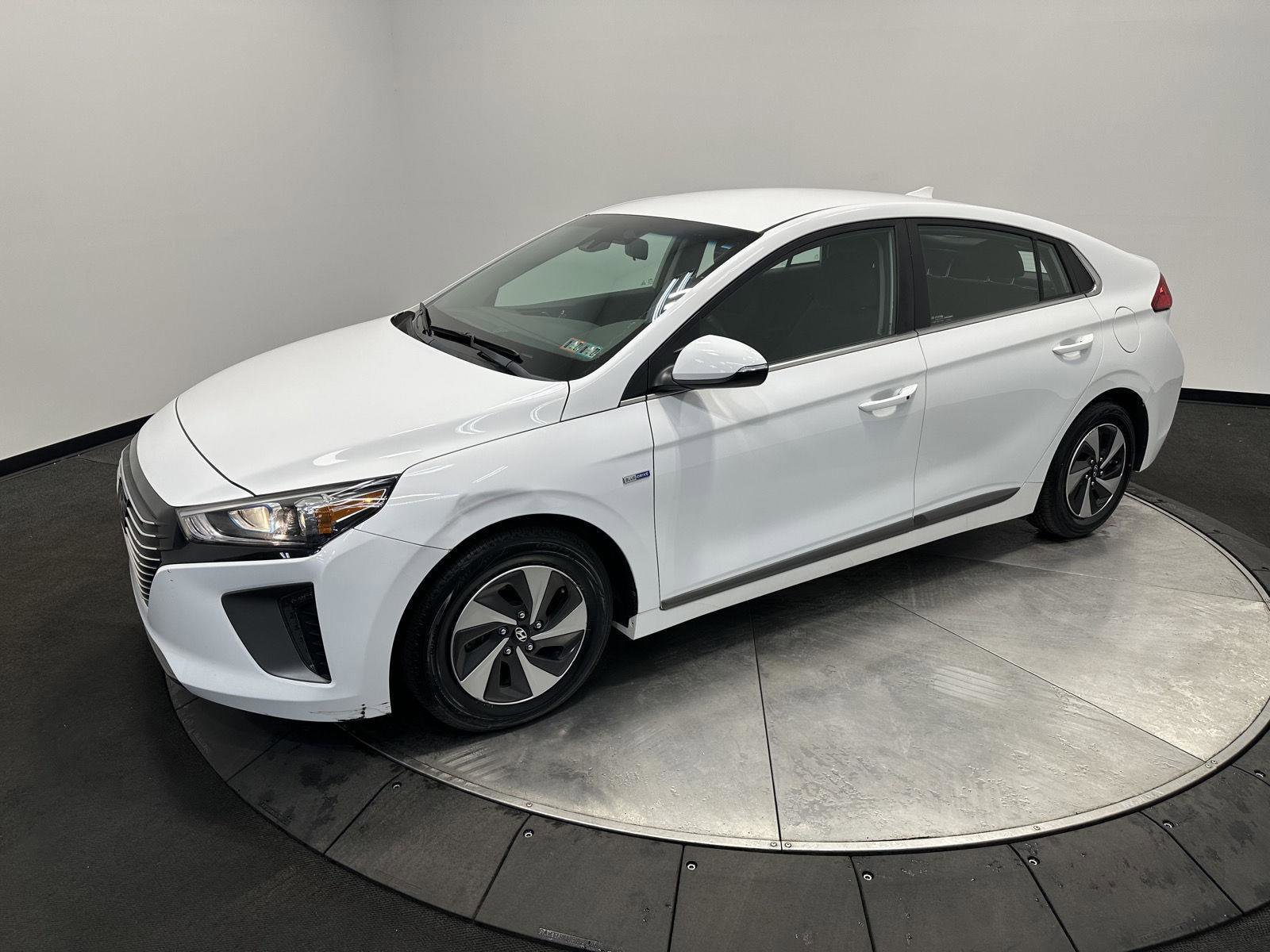 Used 2019 Hyundai Ioniq SEL image 4
