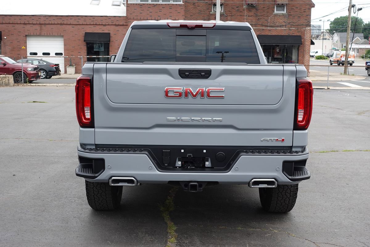 Used 2025 GMC Sierra 1500 AT4 w/ Technology Package AWD/4WD image 10