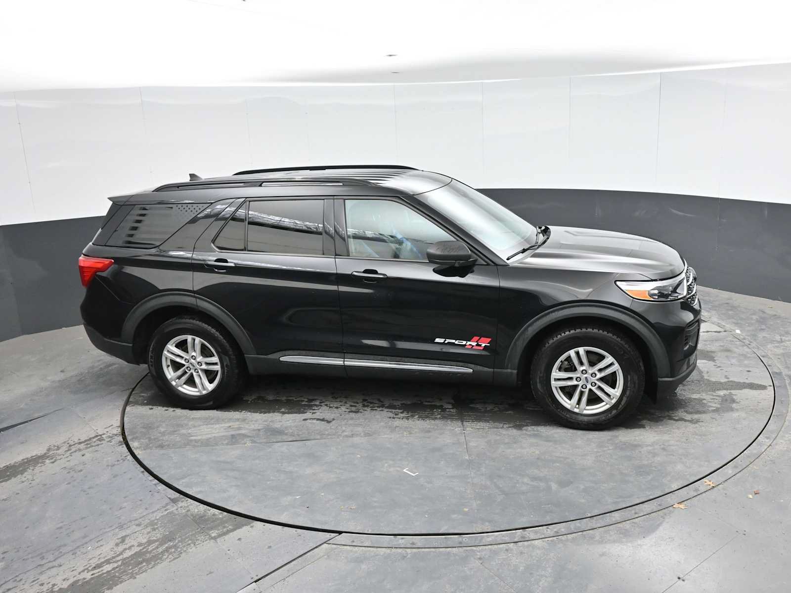 Used 2021 Ford Explorer XLT AWD/4WD image 20