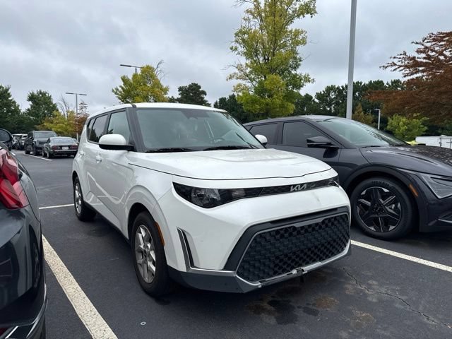 Certified 2023 Kia Soul LX w/ LX Technology Package FWD image 6