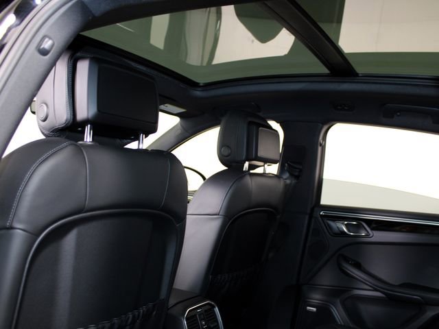 Certified 2023 Porsche Macan image 21