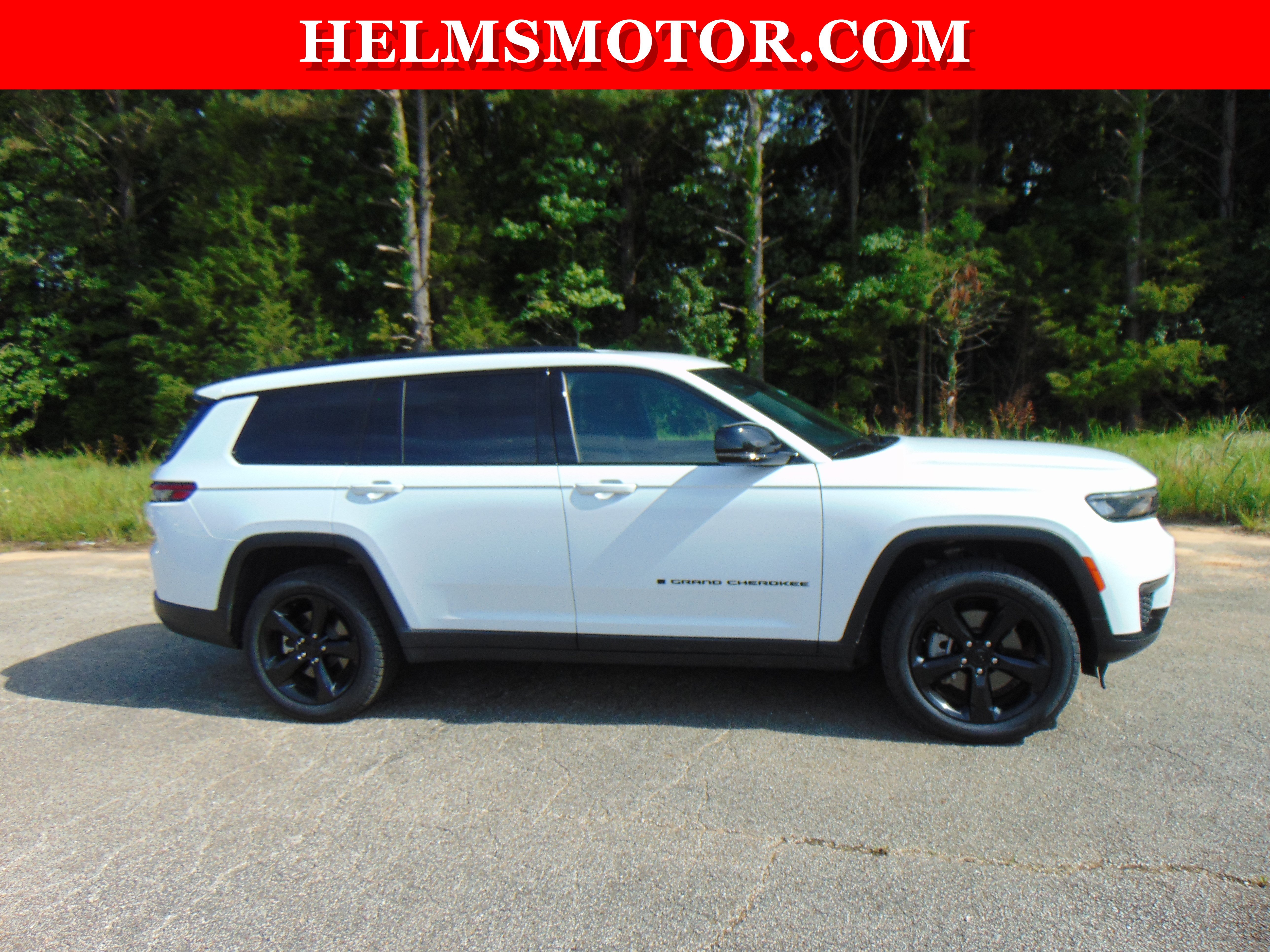 Used 2024 Jeep Grand Cherokee L Limited w/ Black Appearance Package AWD/4WD image 11