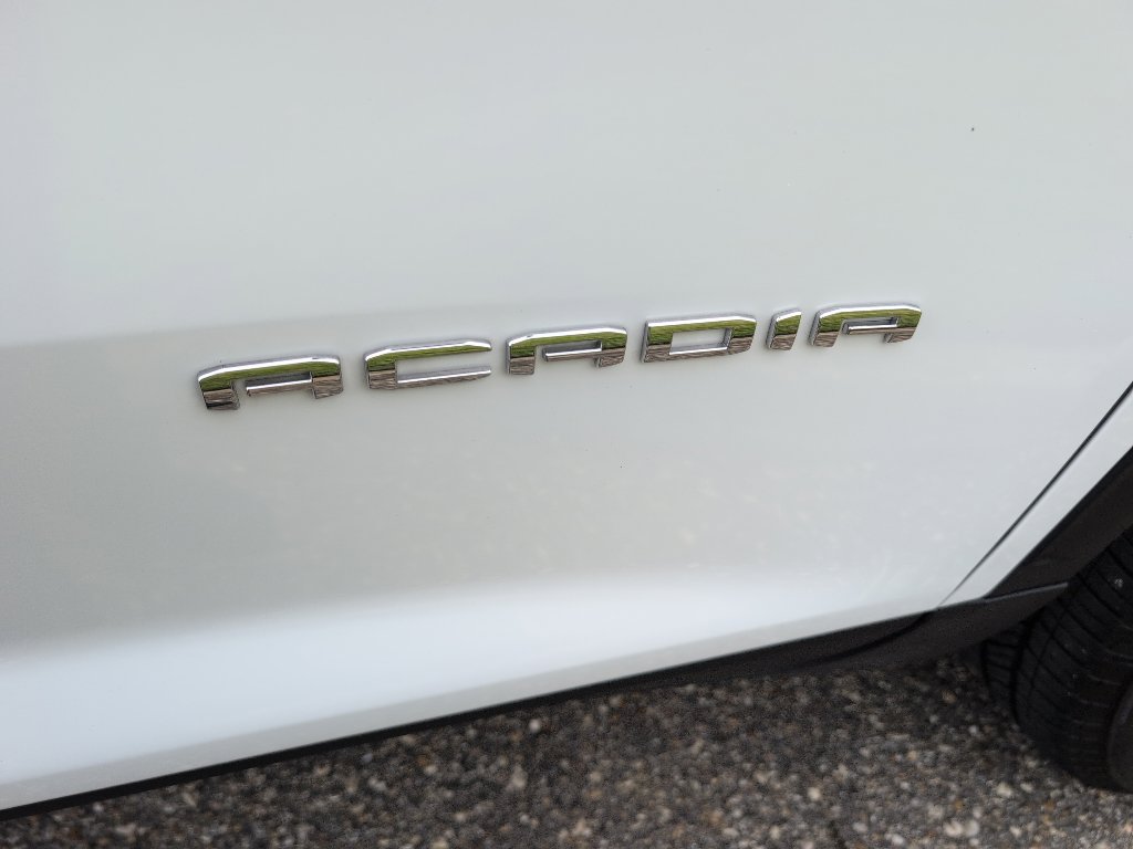 Used 2025 GMC Acadia Elevation image 8