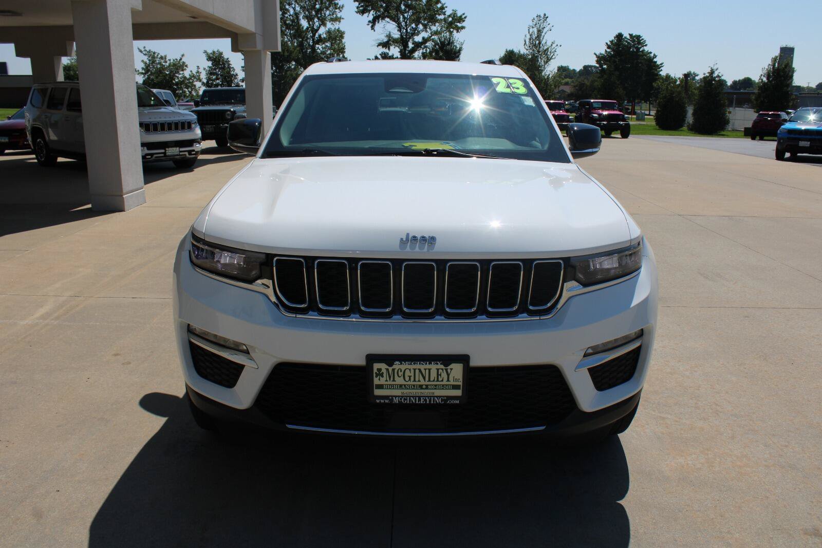 Used 2023 Jeep Grand Cherokee Limited AWD/4WD image 3