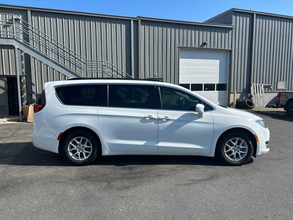 Certified 2020 Chrysler Pacifica Touring FWD image 2