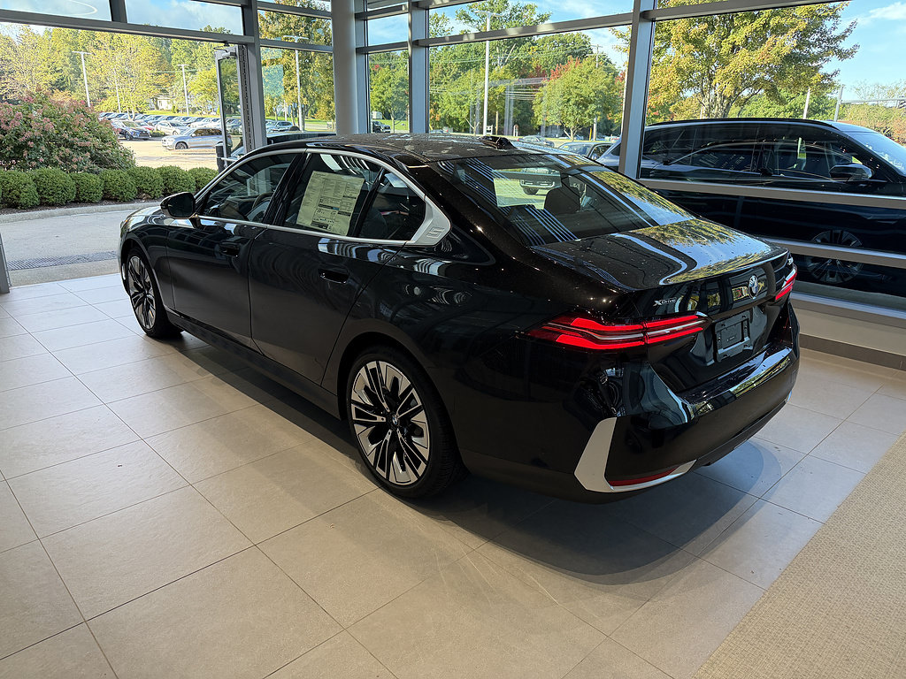 New 2027 BMW 530i xDrive w/ Premium Package AWD/4WD image 4