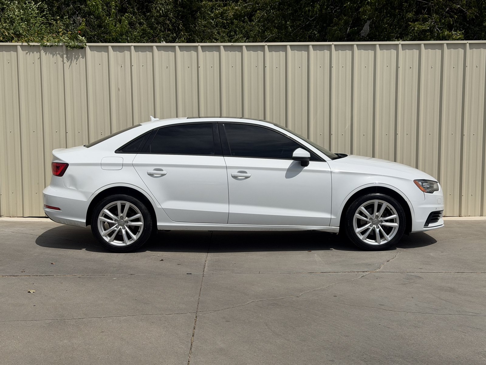 Used 2015 Audi A3 TDI Premium w/ Driver Assistance Package FWD image 4