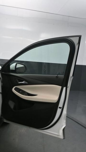 Used 2020 Buick Encore GX Essence AWD/4WD image 9