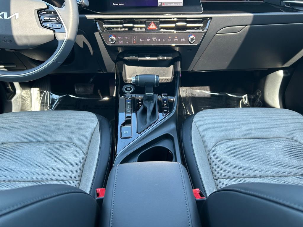 Used 2024 Kia Niro SX image 12
