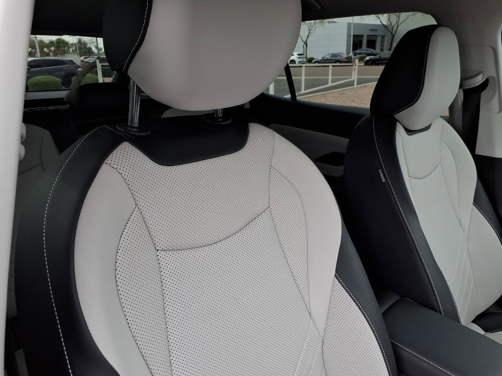 Certified 2025 Volkswagen Tiguan SE AWD/4WD image 11