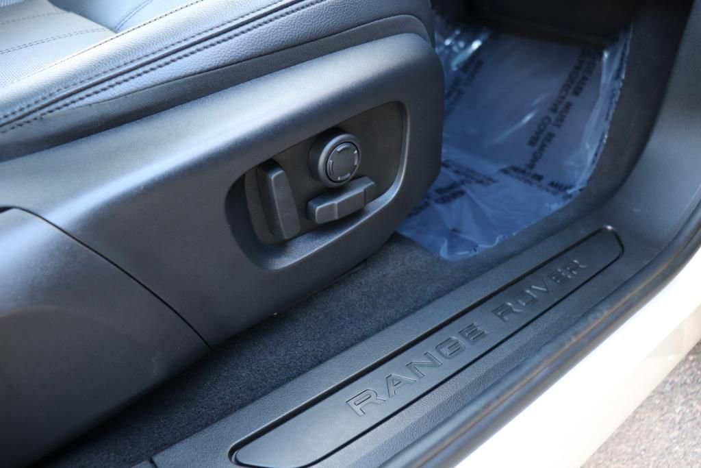 Used 2023 Land Rover Range Rover Evoque SE image 31