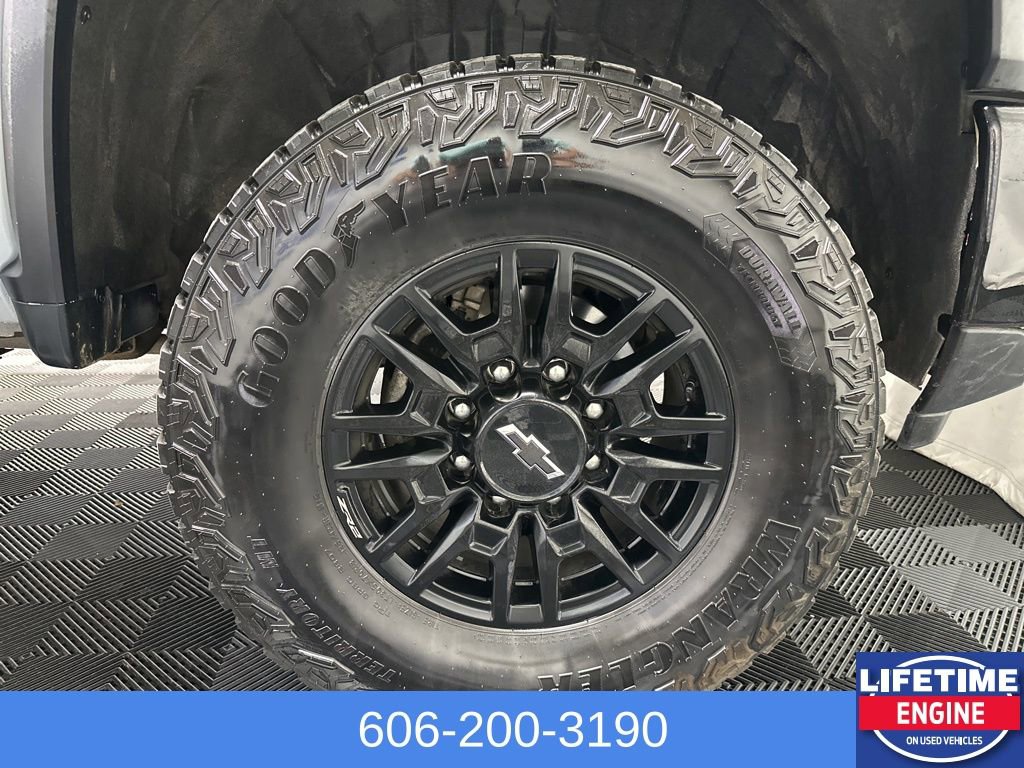 Used 2024 Chevrolet Silverado 2500 ZR2 w/ Technology Package image 17