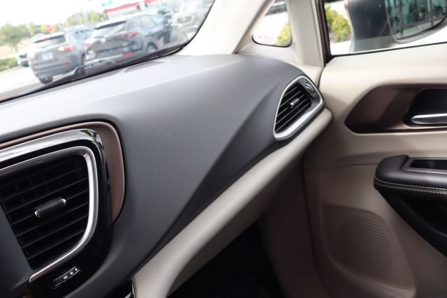 Used 2023 Chrysler Voyager LX FWD image 31
