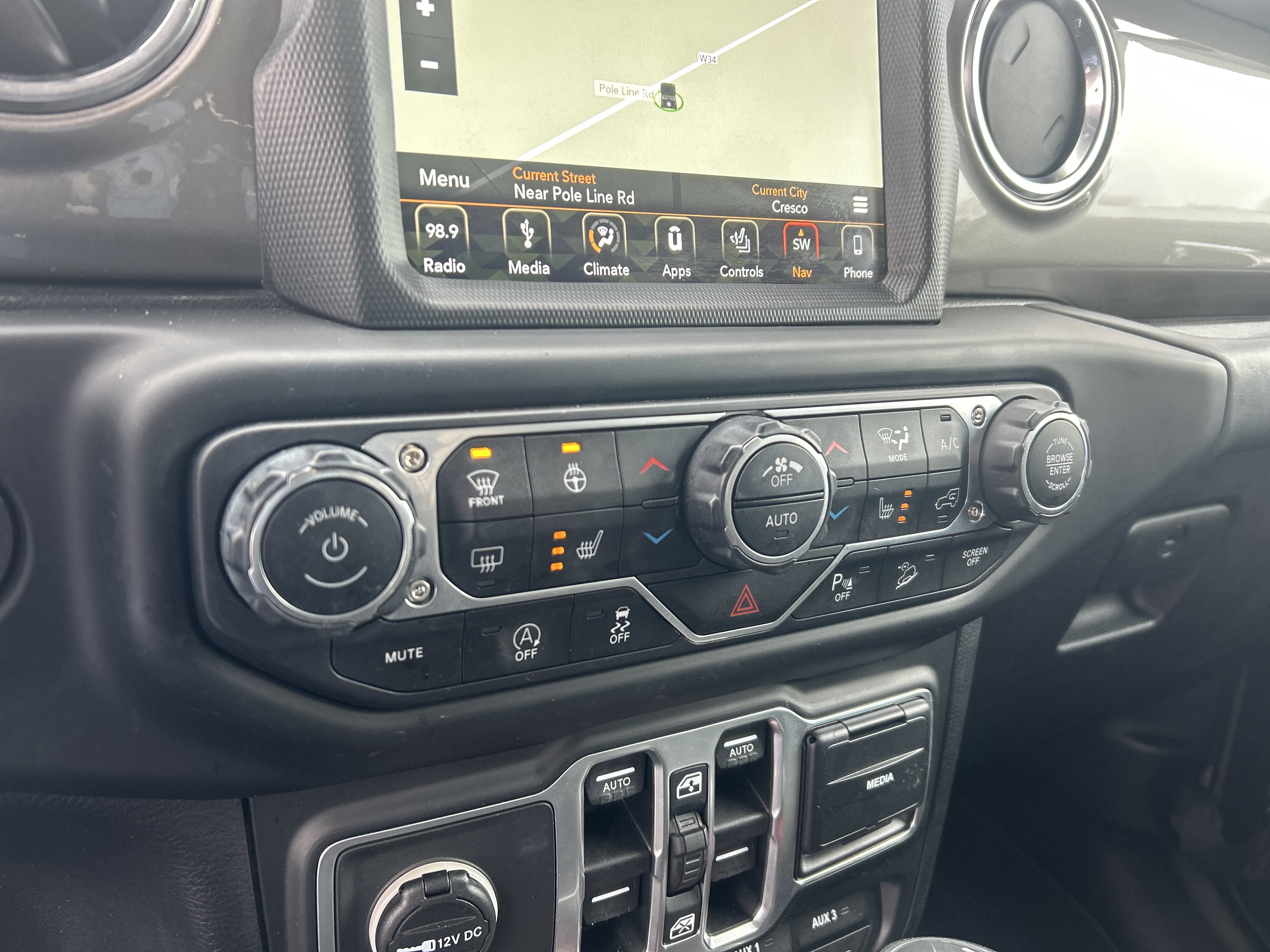 Used 2018 Jeep Wrangler Unlimited Sahara image 21