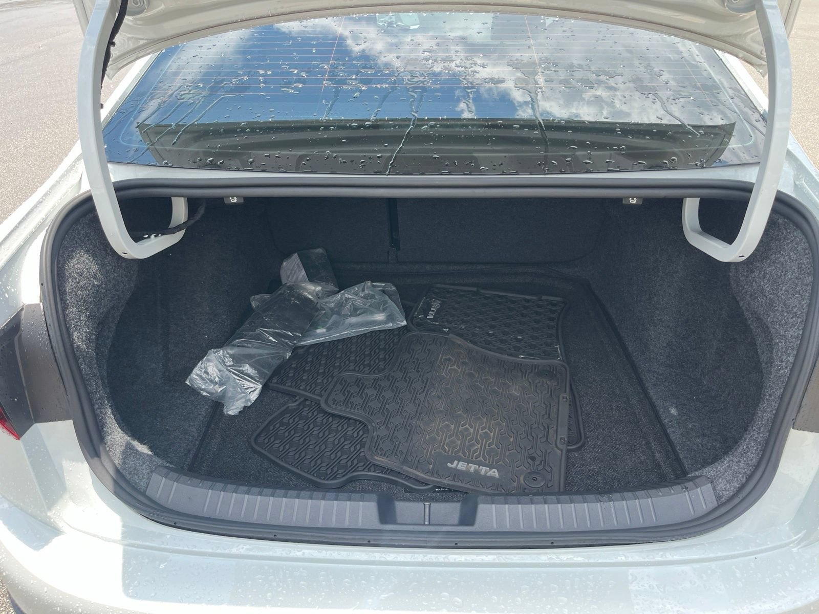 Certified 2025 Volkswagen Jetta SE FWD image 29
