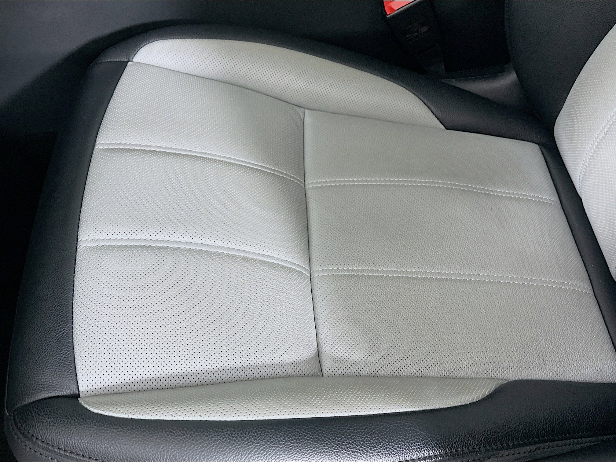 Used 2024 Land Rover Range Rover Evoque Dynamic SE image 26