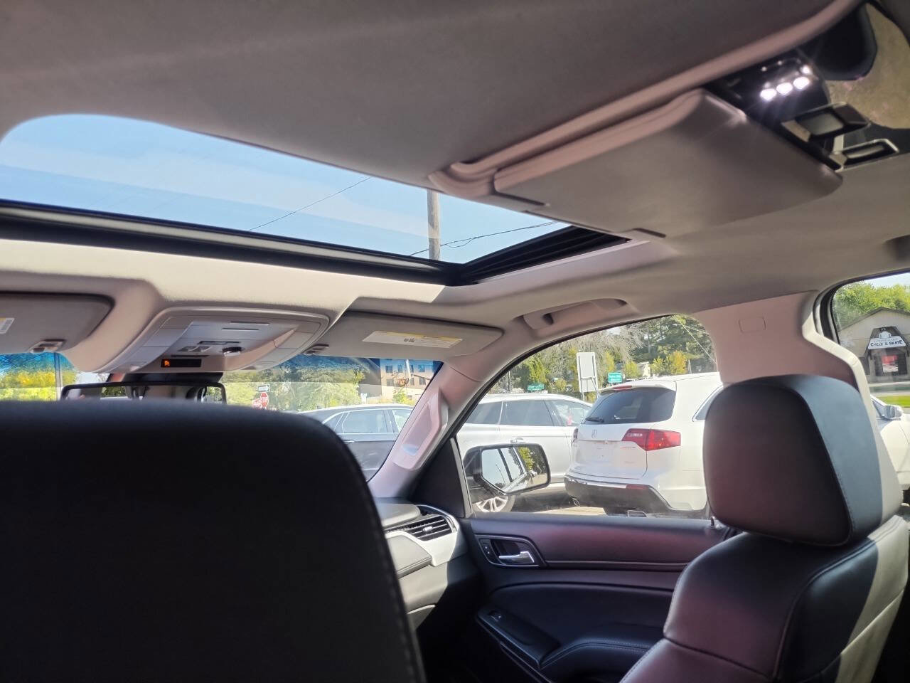 Used 2018 GMC Yukon XL SLT image 16