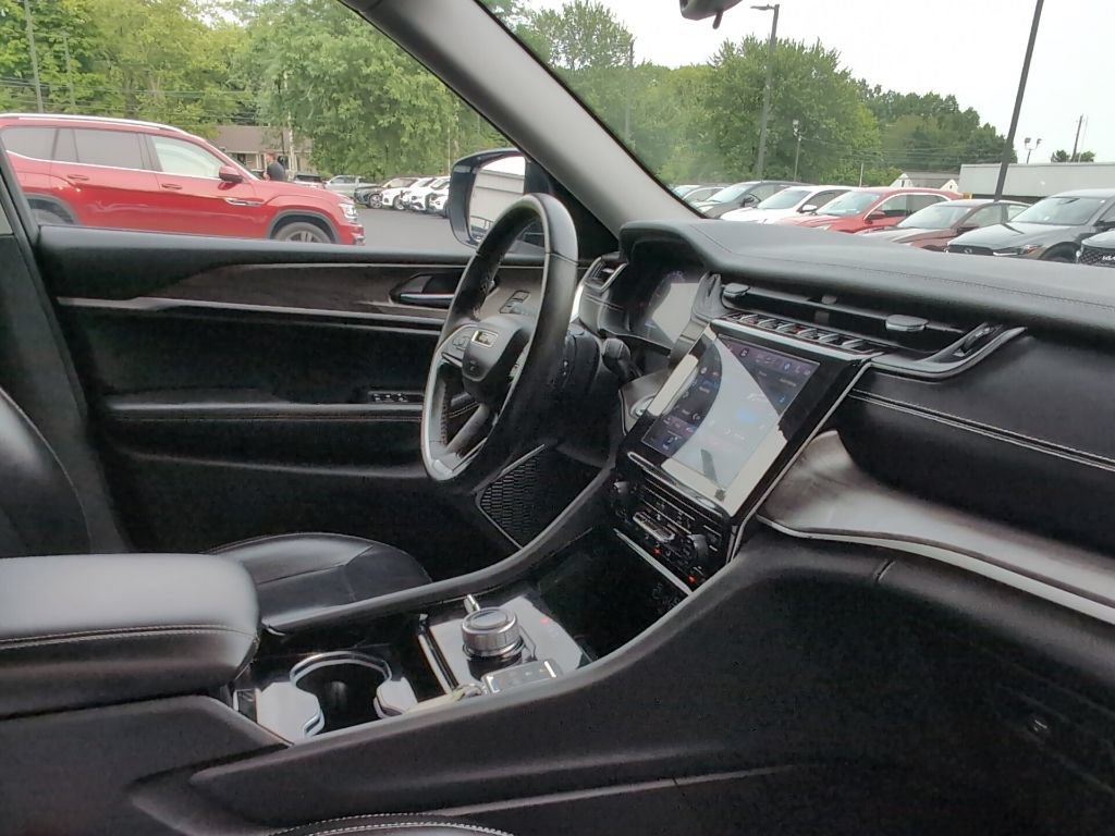 Used 2021 Jeep Grand Cherokee L Limited AWD/4WD image 10