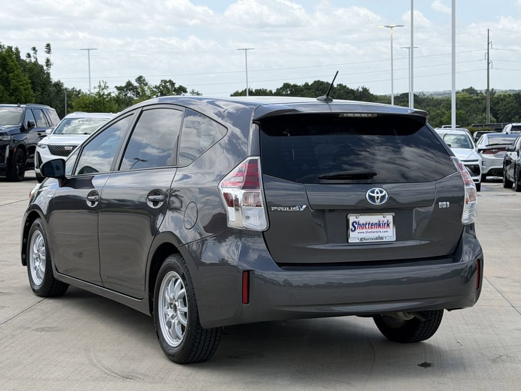 Used 2017 Toyota Prius V Three FWD image 4