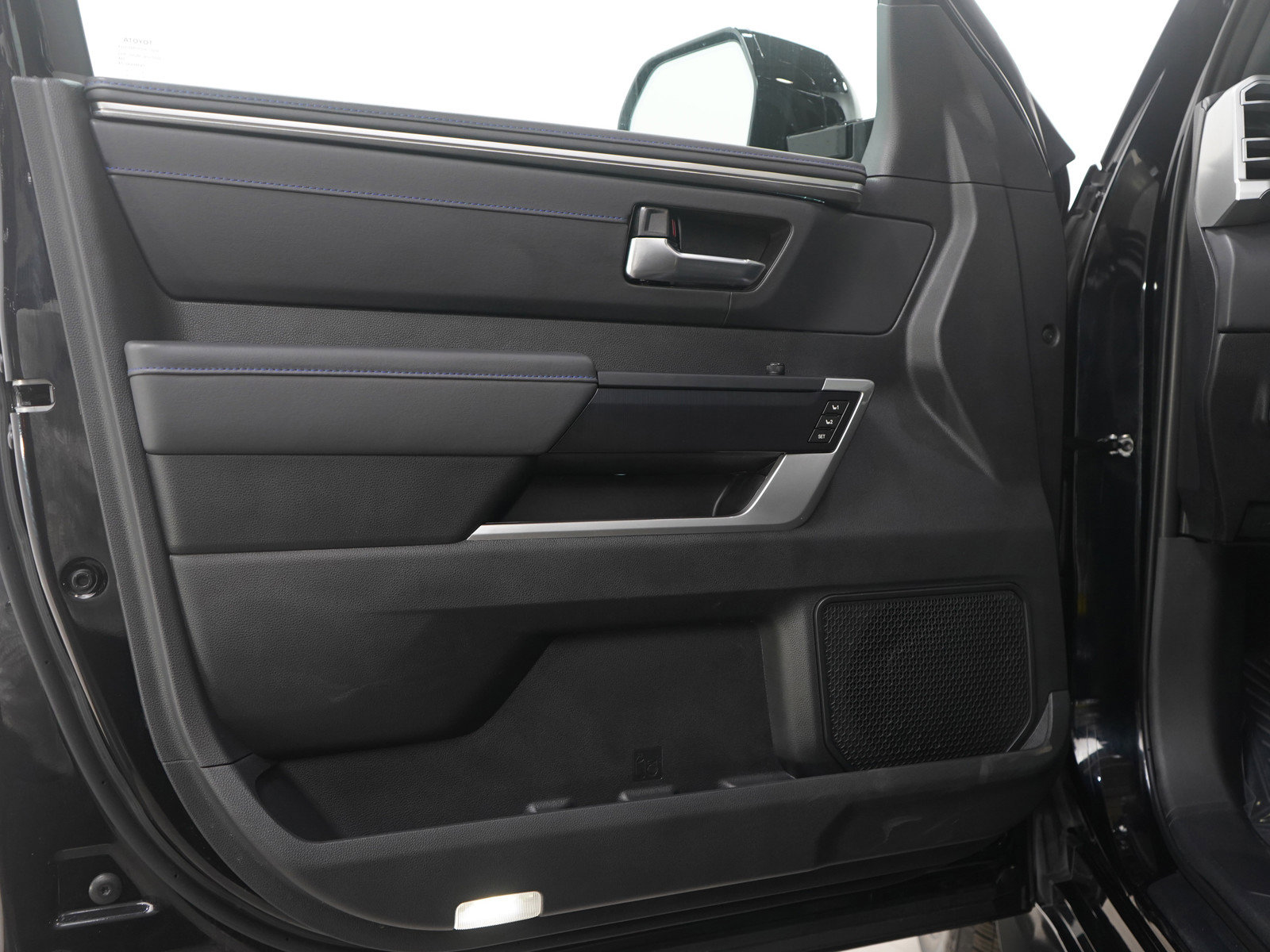 Used 2025 Toyota Sequoia Platinum image 23