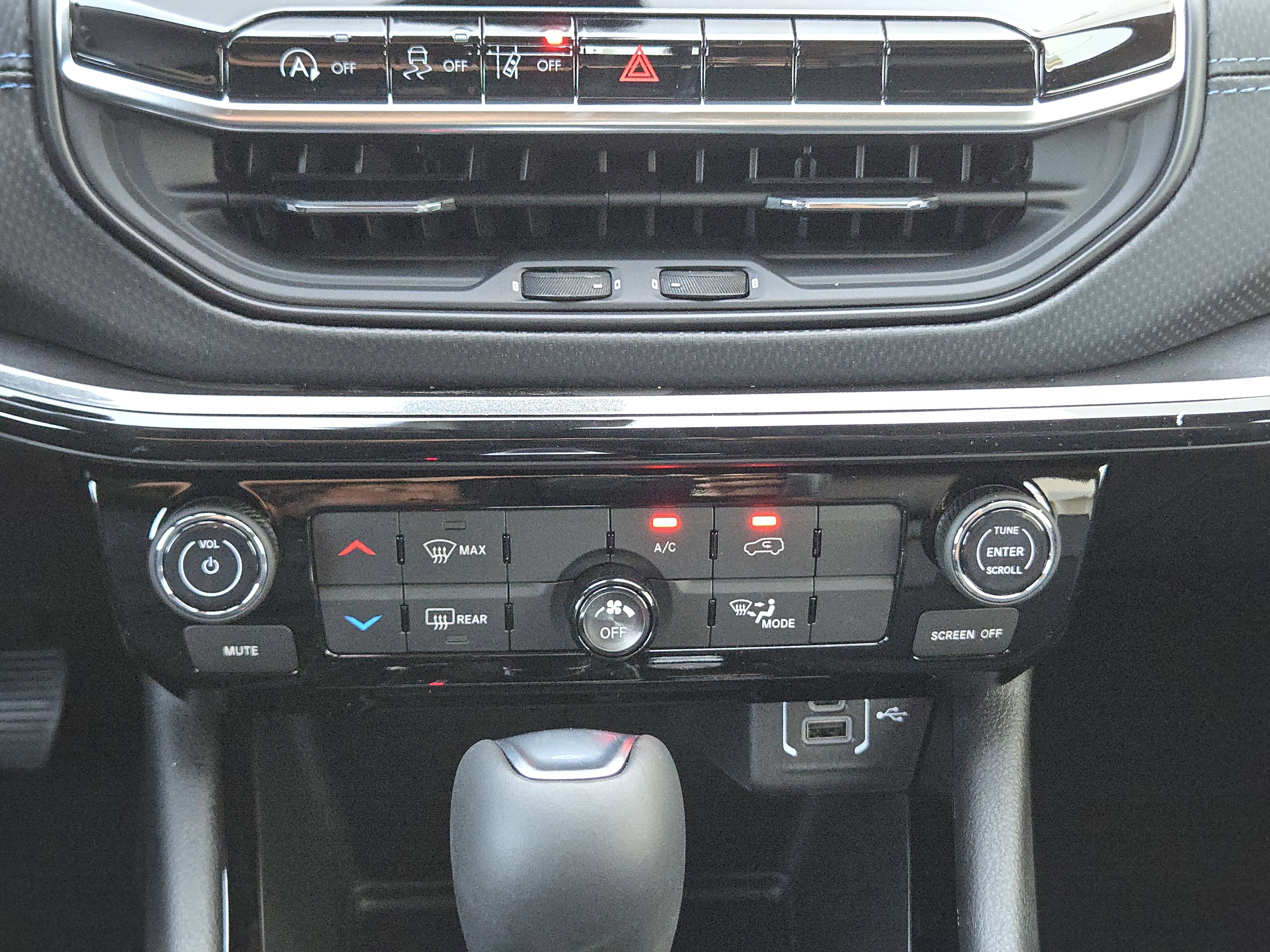 New 2026 Jeep Compass Latitude AWD/4WD image 17
