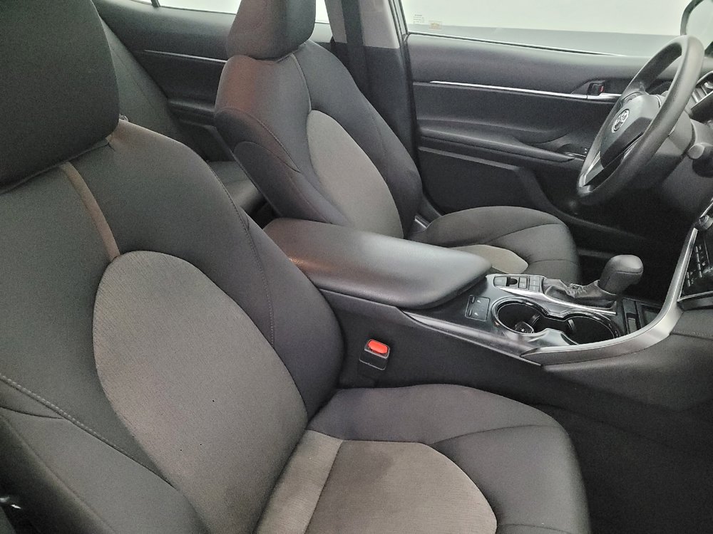 Used 2018 Toyota Camry LE image 21