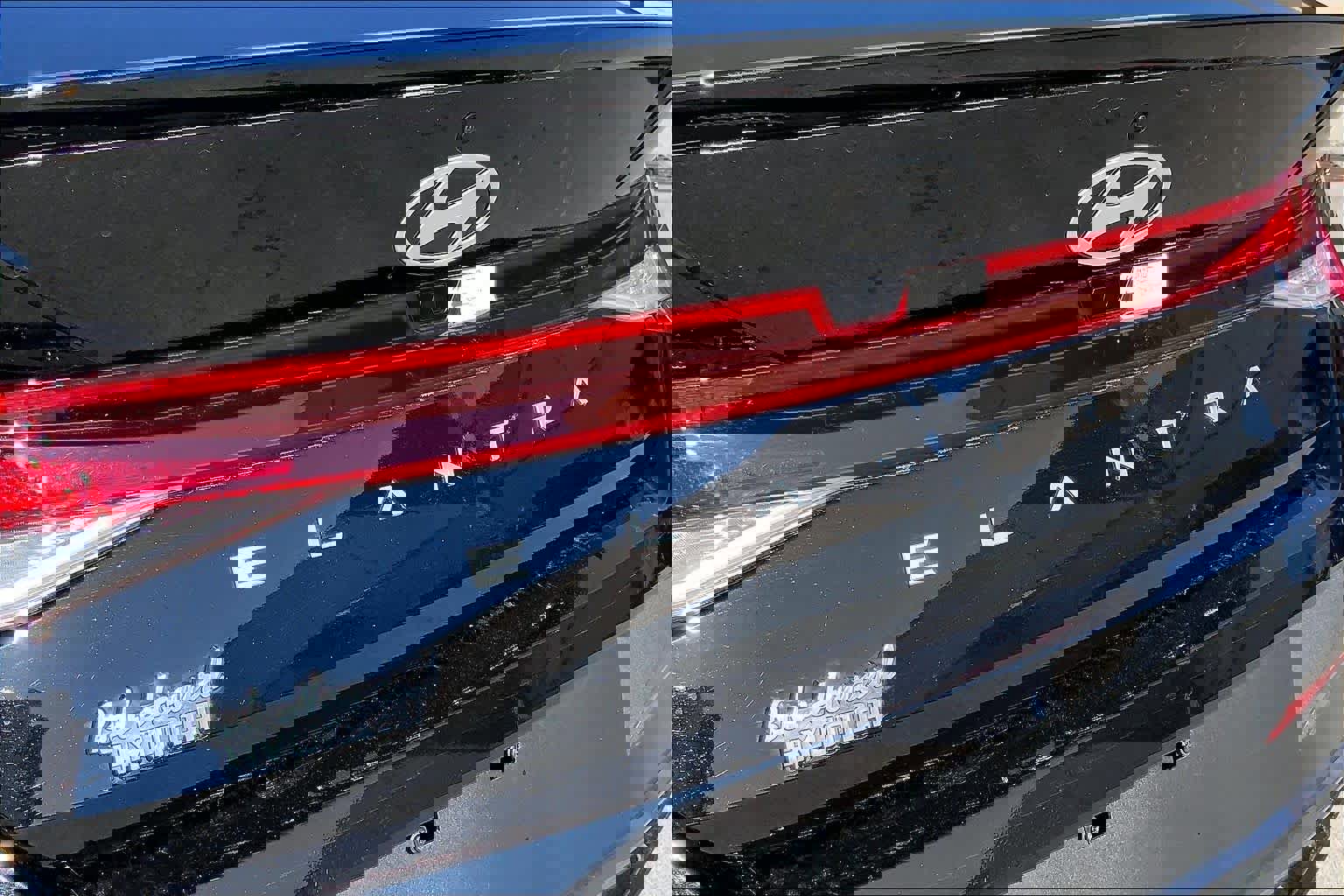 Used 2025 Hyundai Elantra Sport image 31