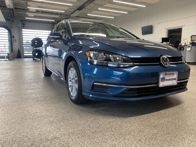 Used 2019 Volkswagen Golf S image 3