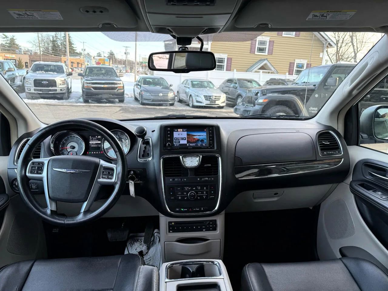 Used 2012 Chrysler Town & Country Touring-L w/ Entertainment Group #2 image 14