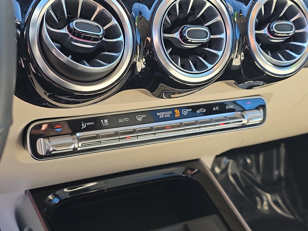 Used 2022 Mercedes-Benz GLB 250 GLB 250 image 22