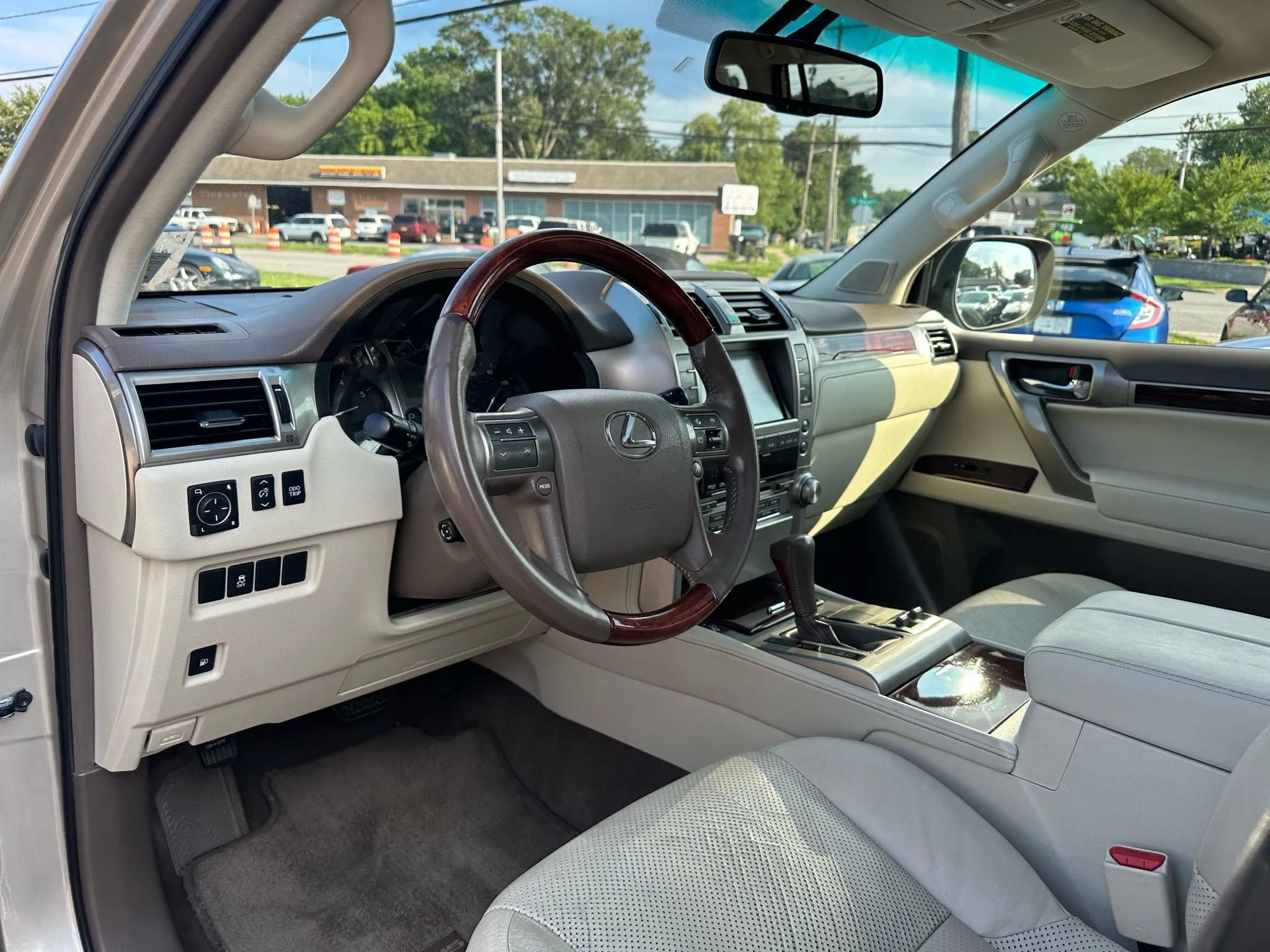 Used 2011 Lexus GX 460 w/ Comfort Plus Pkg AWD/4WD image 14
