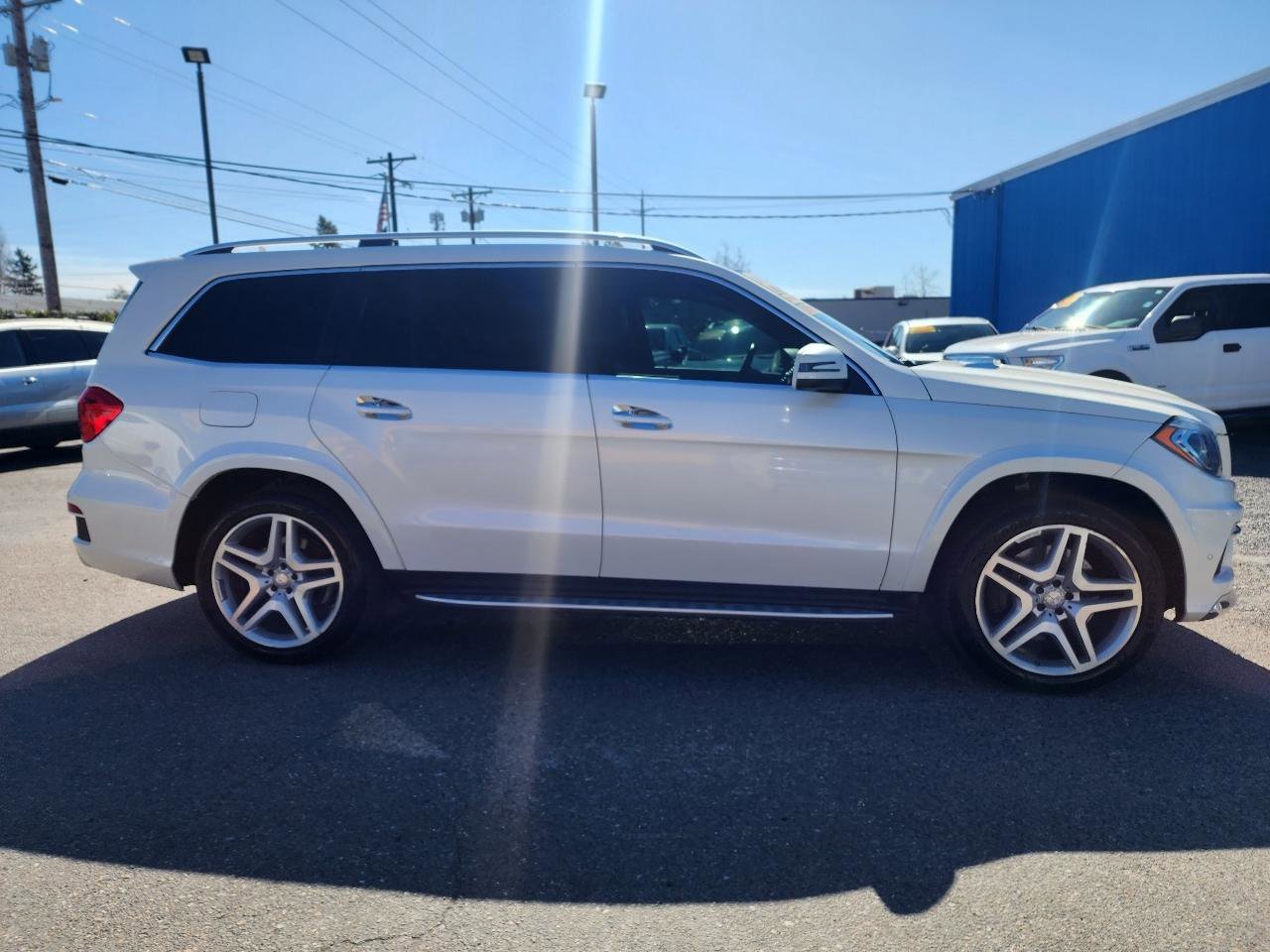 Used 2016 Mercedes-Benz GL 550 4MATIC image 4