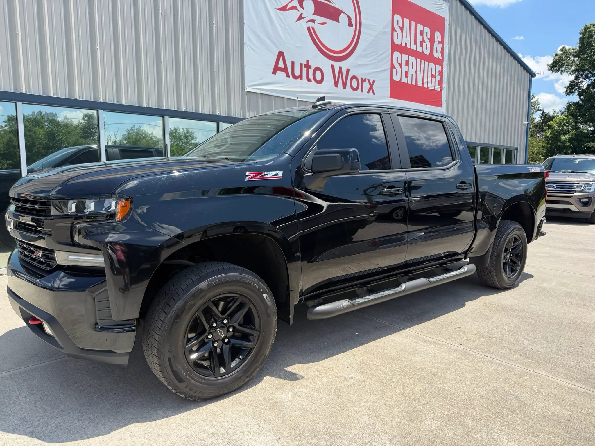 Used 2020 Chevrolet Silverado 1500 LT Trail Boss w/ Midnight Edition AWD/4WD image 21