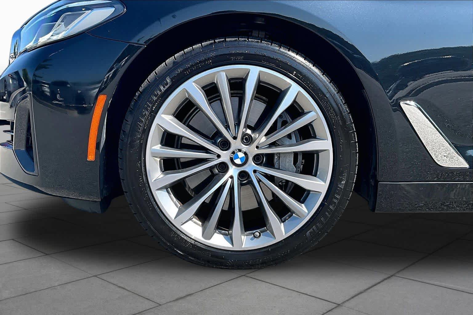Used 2023 BMW 540i w/ Premium Package RWD image 10