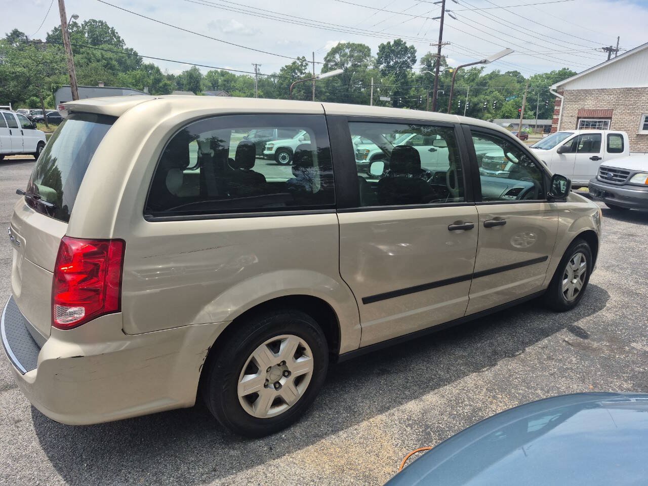Used 2013 Dodge Grand Caravan American Value Package w/ UConnect Hands-Free Group FWD image 4