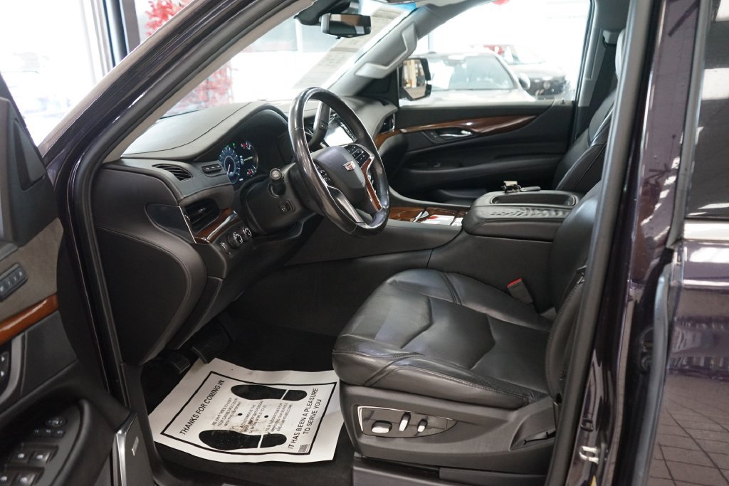 Used 2018 Cadillac Escalade Luxury AWD/4WD image 31