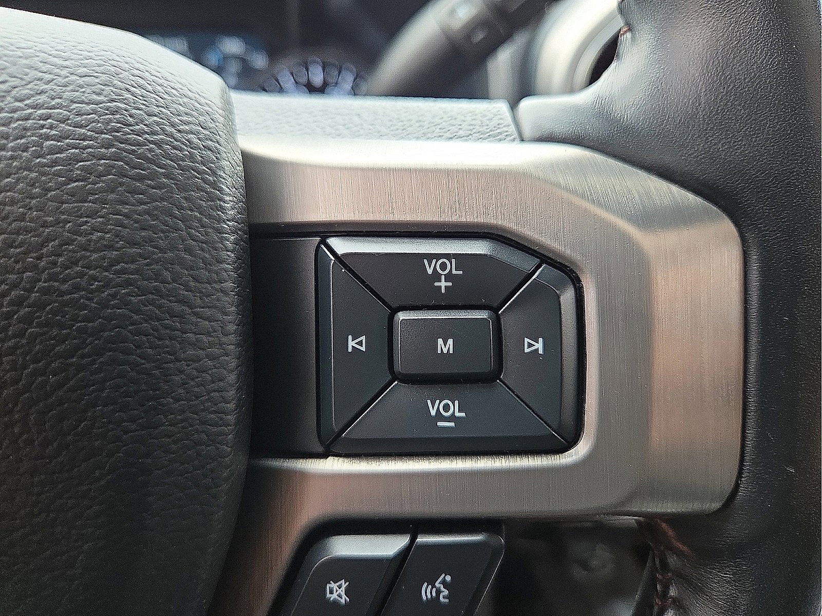 Used 2022 Ford F350 Platinum w/ Tremor Off-Road Package image 18