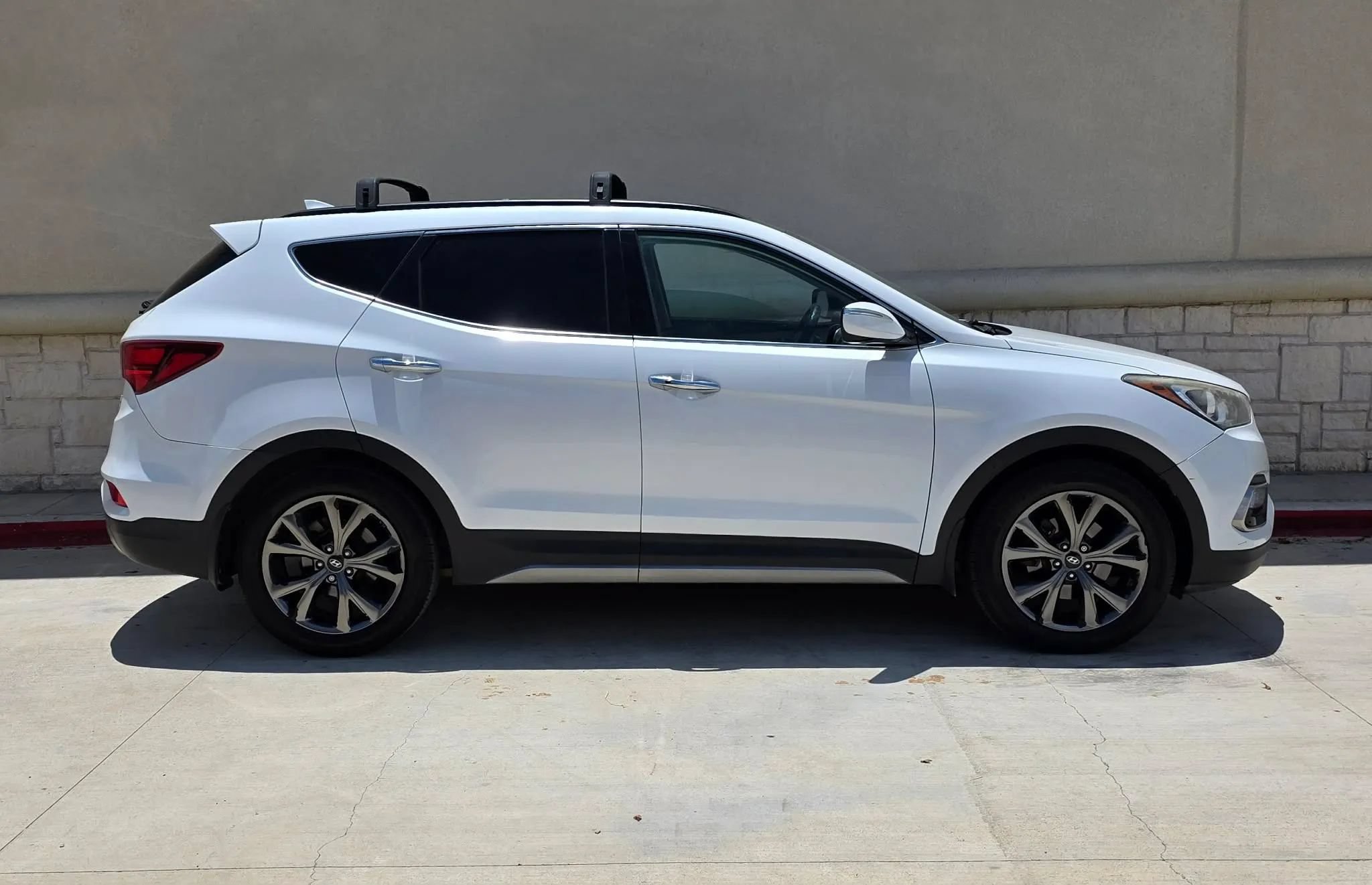 Used 2018 Hyundai Santa Fe Sport w/ Cargo Package FWD image 2
