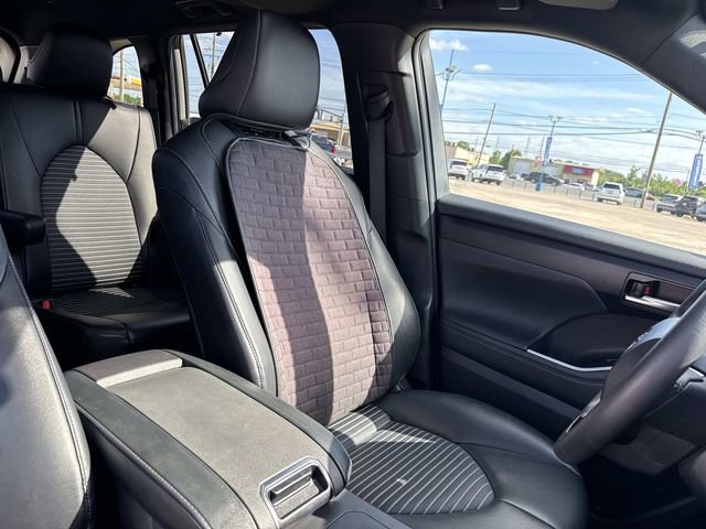 Used 2023 Toyota Highlander XSE FWD image 29
