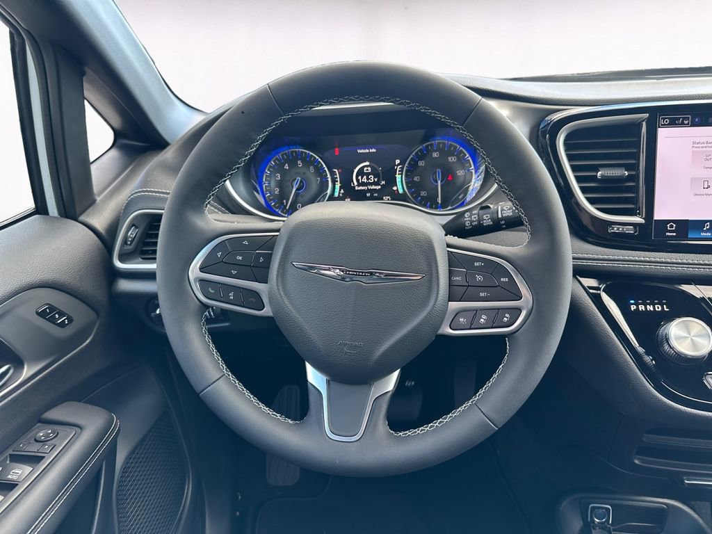New 2026 Chrysler Pacifica Select image 12