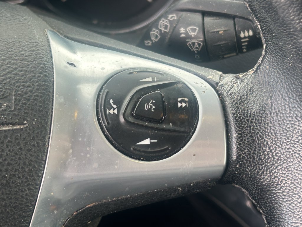Used 2015 Ford Escape Titanium w/ Equipment Group 301A AWD/4WD image 17