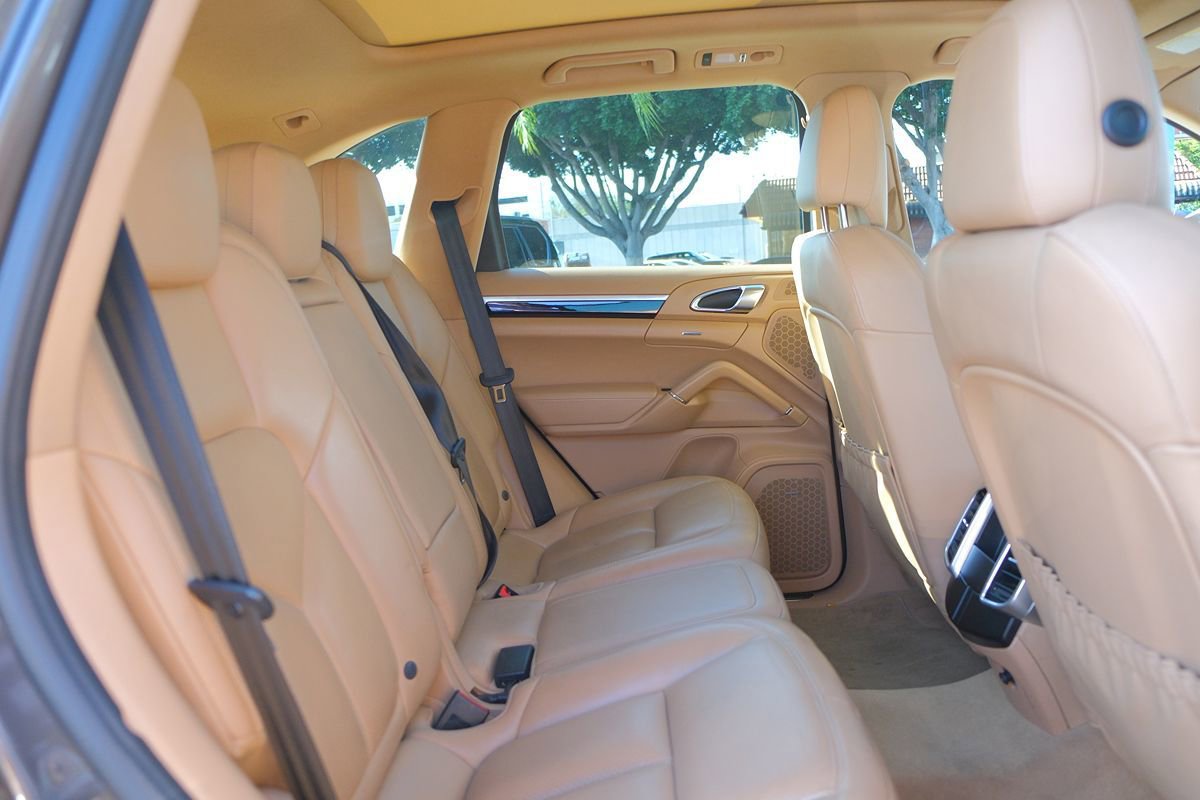 Used 2015 Porsche Cayenne S AWD/4WD image 34