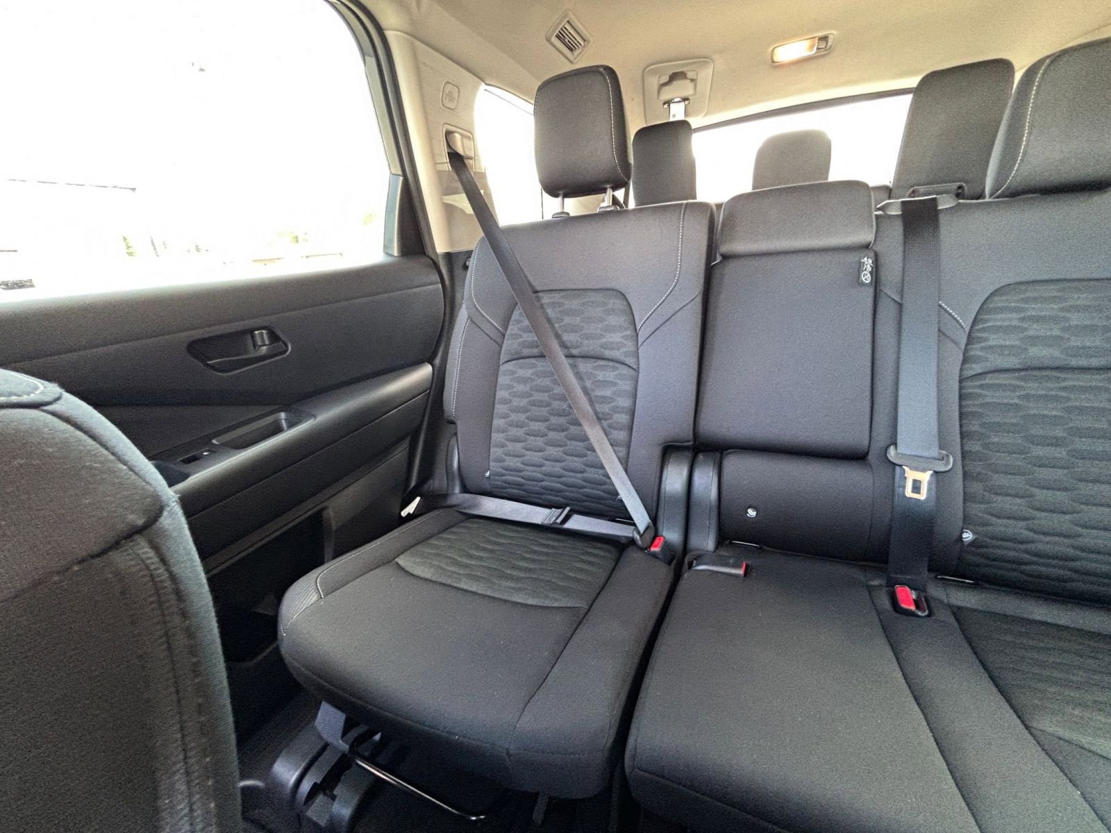 Used 2025 Nissan Pathfinder SV image 45