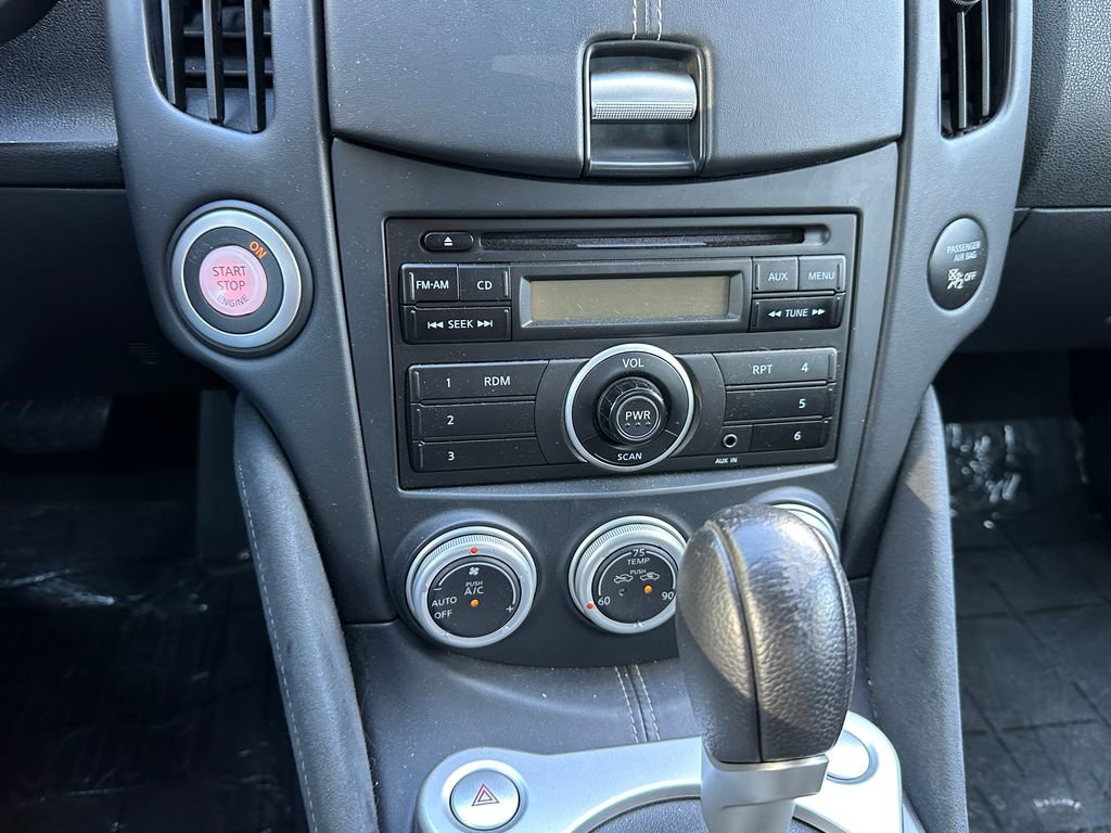 Used 2014 Nissan 370Z Roadster RWD image 28