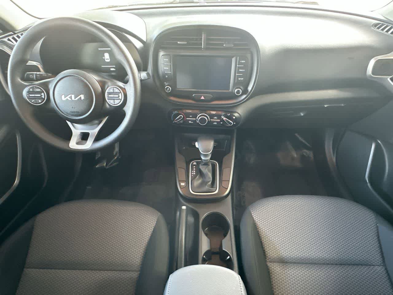 Used 2025 Kia Soul LX w/ LX Technology Package FWD image 24