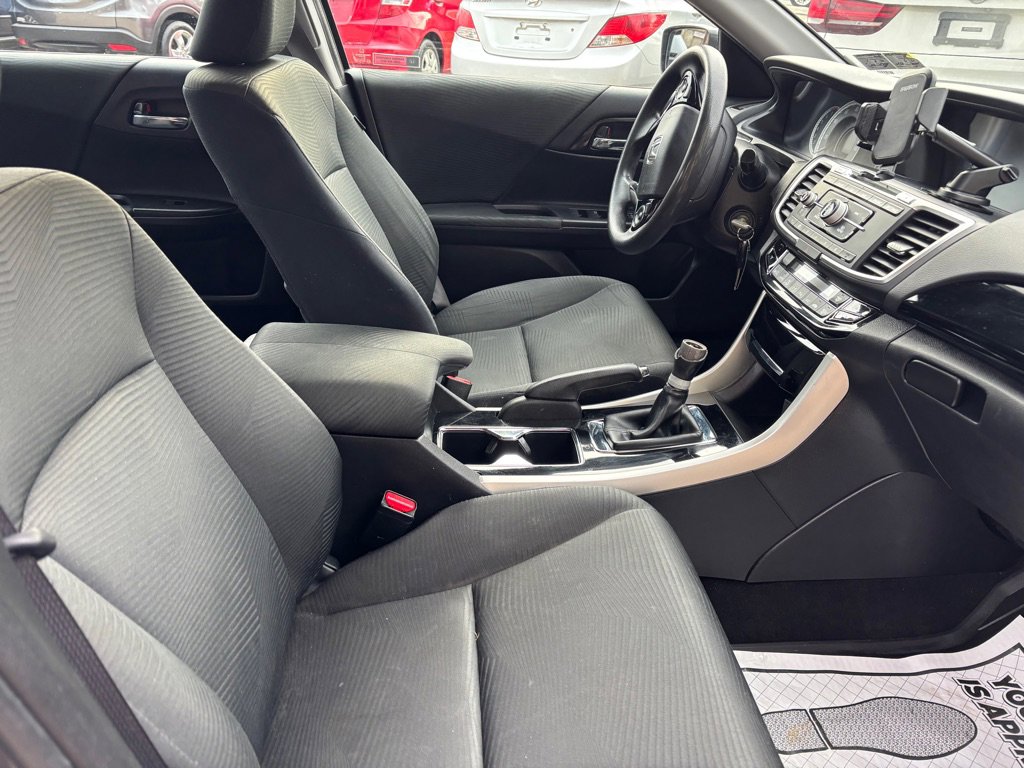 Used 2011 Subaru Outback 2.5i Limited image 27