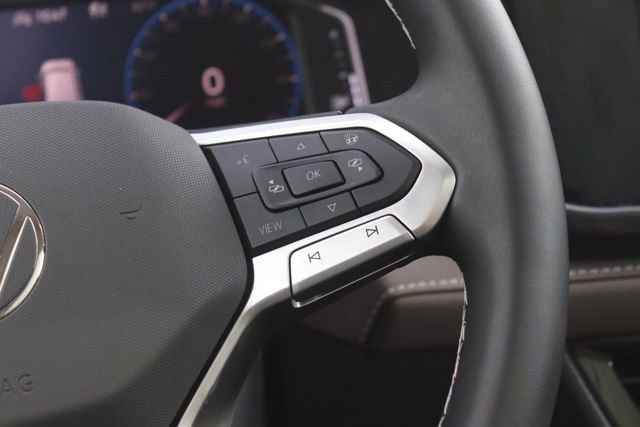 Used 2024 Volkswagen Taos SEL image 21