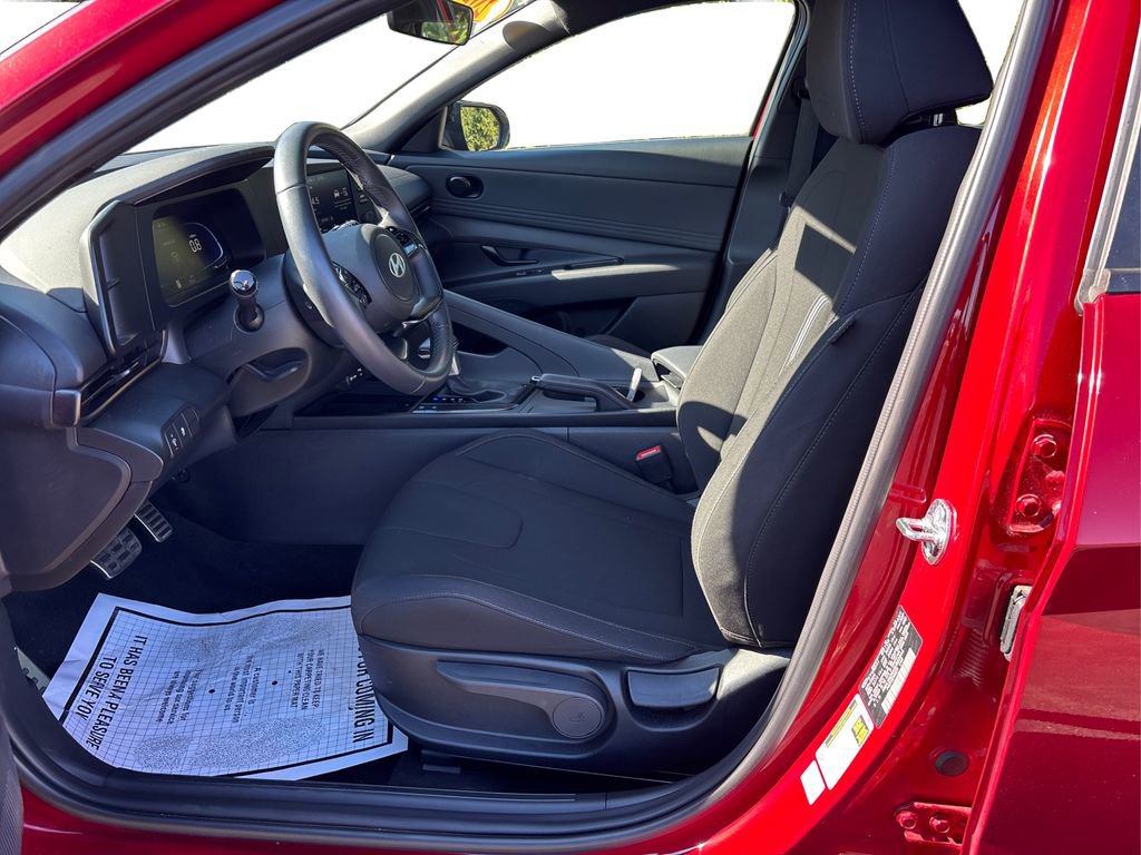 Certified 2025 Hyundai Elantra Sport image 9